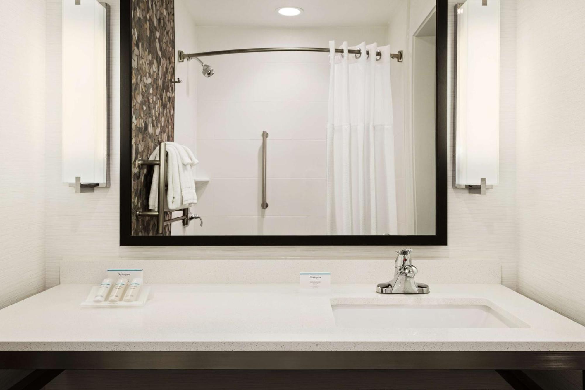 Hilton Garden Inn Charlotte Southpark Exterior foto